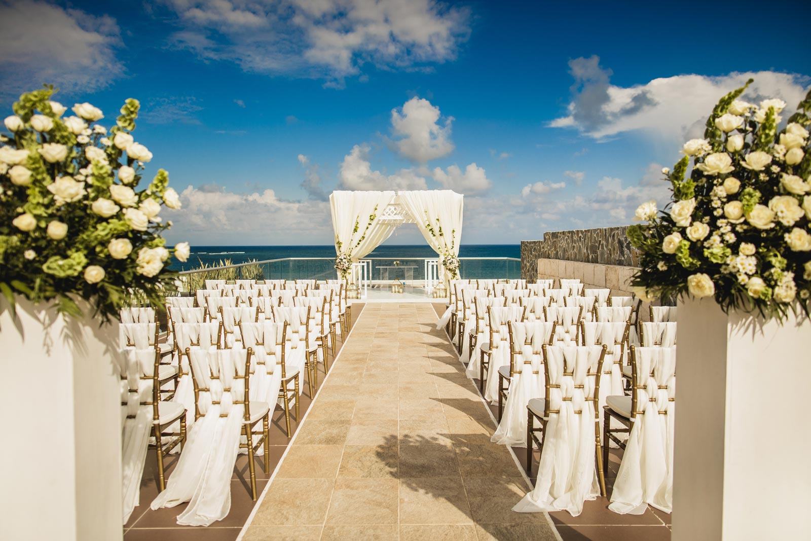 017-wedding-azul-beach-cancun-ceremony-setup