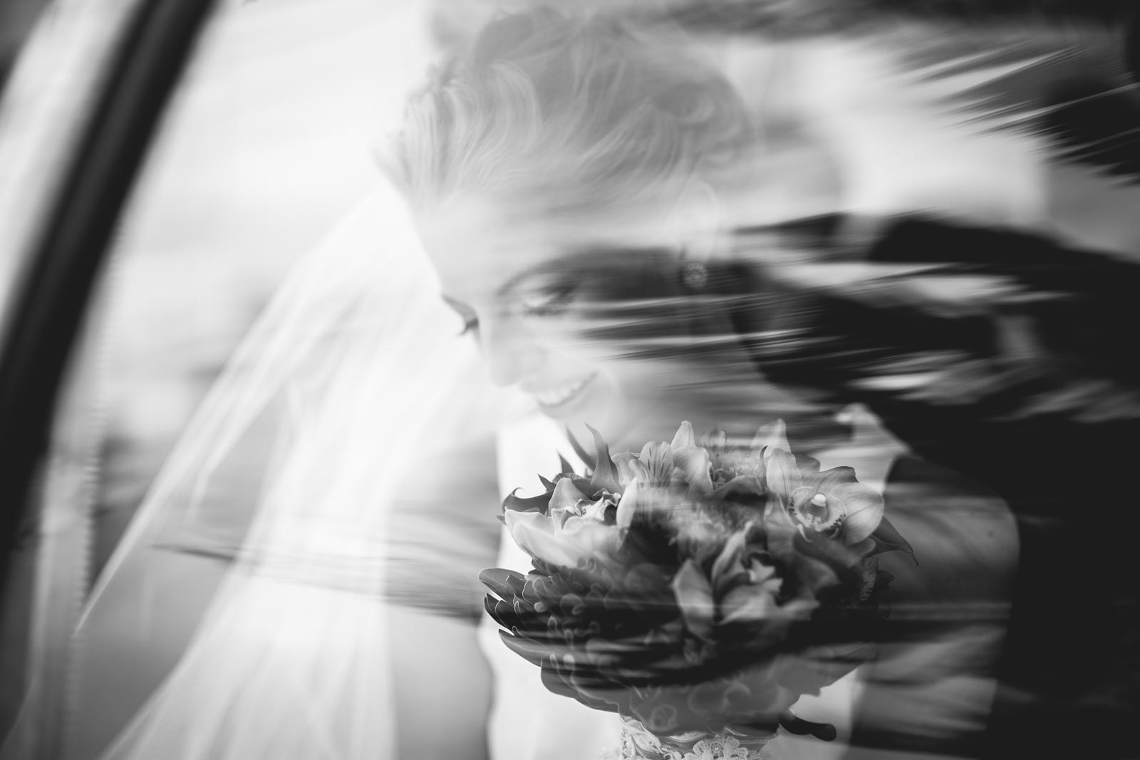 031-wedding-bride-car-window-glass-highlights