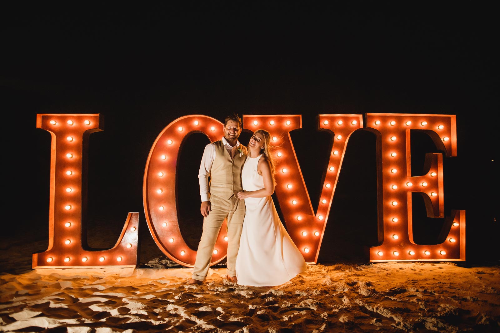072-wedding-now-jade-riviera-maya-love-sign