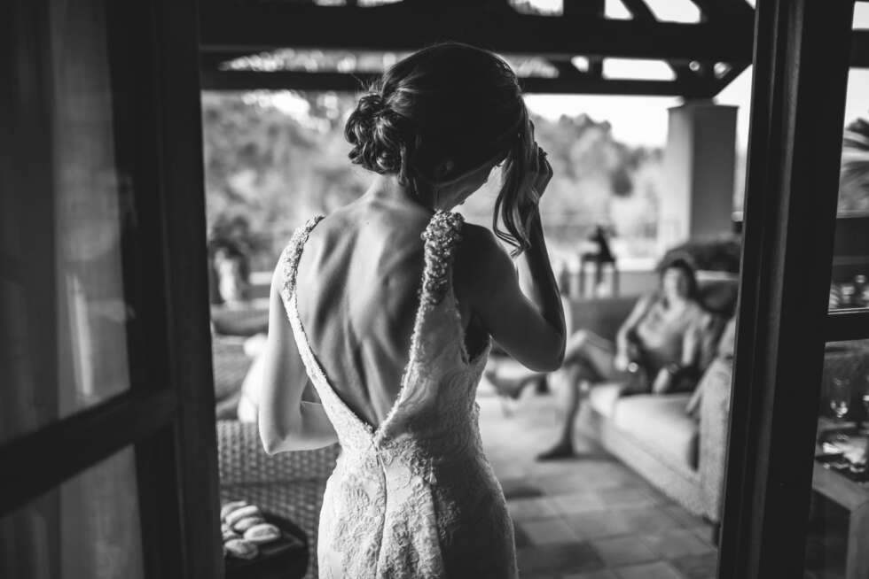 Ideal Undergarments for Flawless Wedding Photos