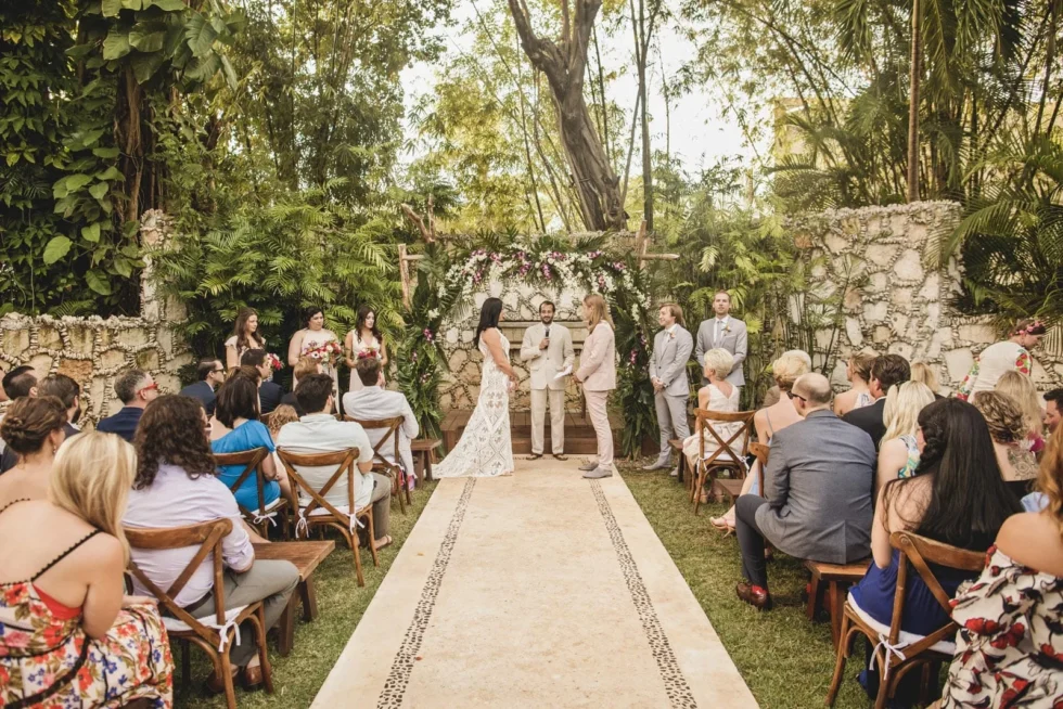 Hiring the Right Wedding Vendors in Mexico