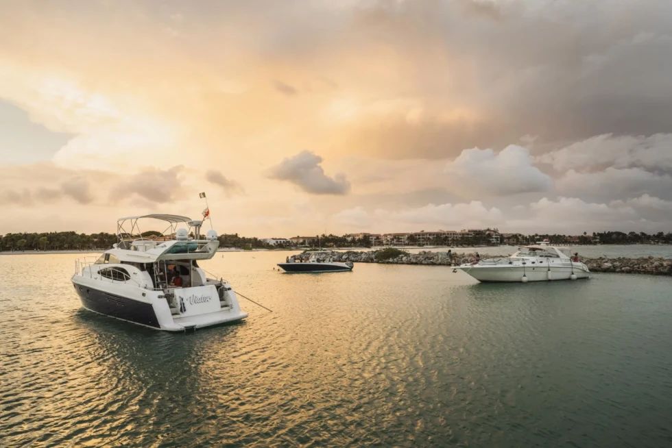Catamaran & Yachts: Unique Cancun Wedding Photos